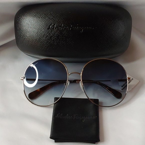 'SALVADOR FERRAGAMO' SMOKY-EYE LENSE ROUND FRAME SUNGLASSES & CASE SET - Picture 11 of 15